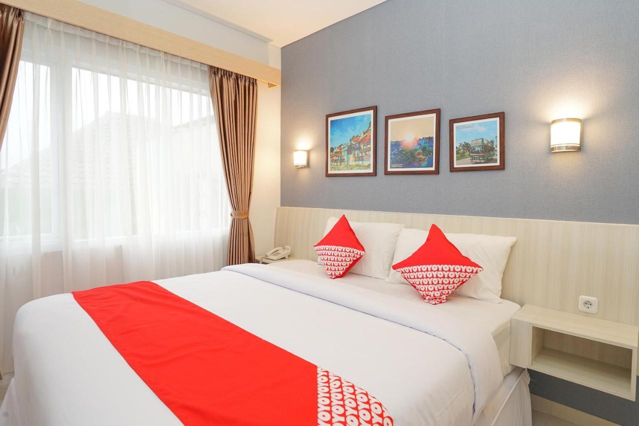Oyo 272 M Suite Residence Malang Exterior foto