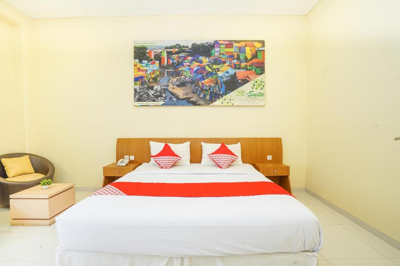 Oyo 272 M Suite Residence Malang Exterior foto