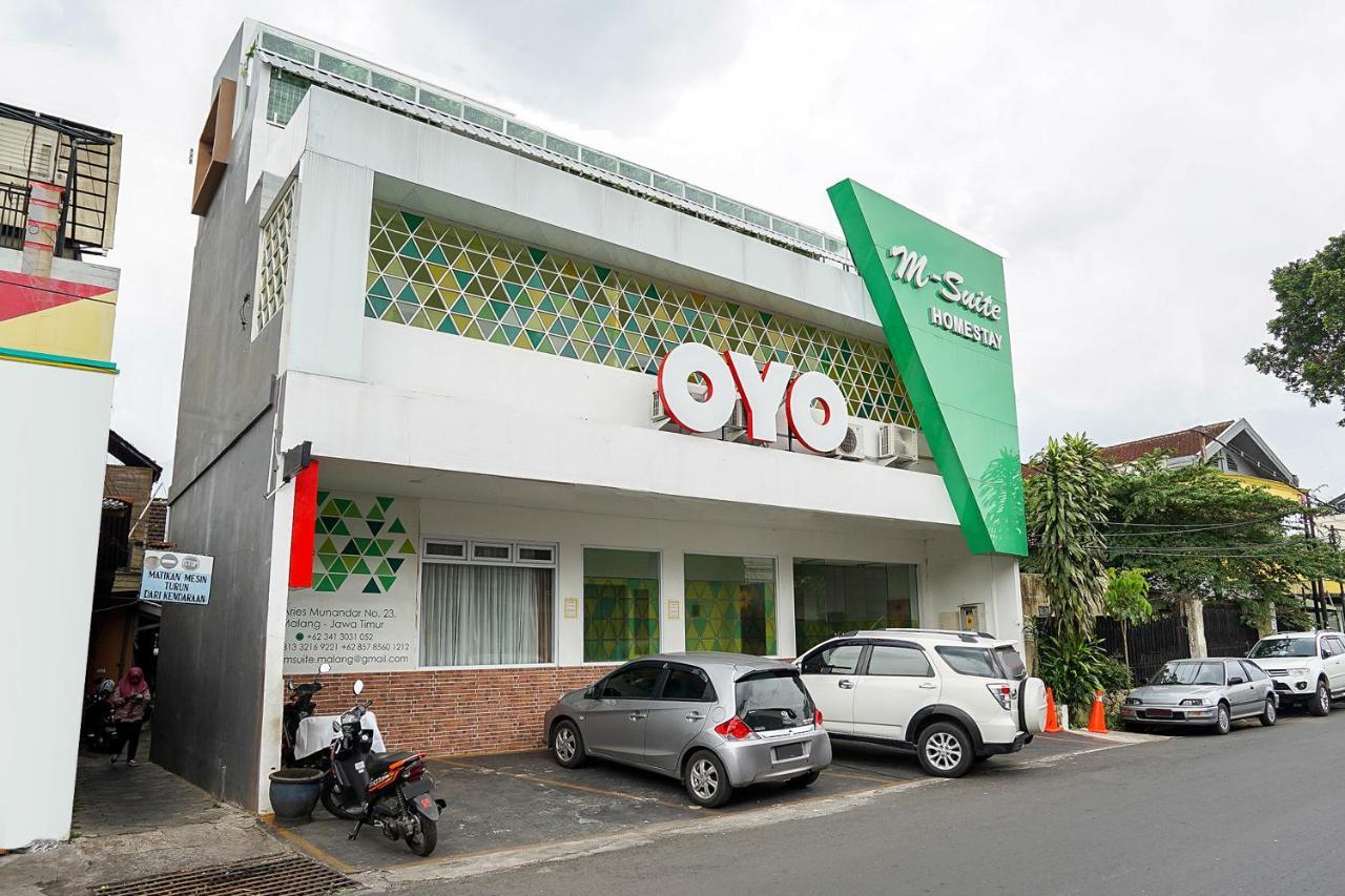 Oyo 272 M Suite Residence Malang Exterior foto