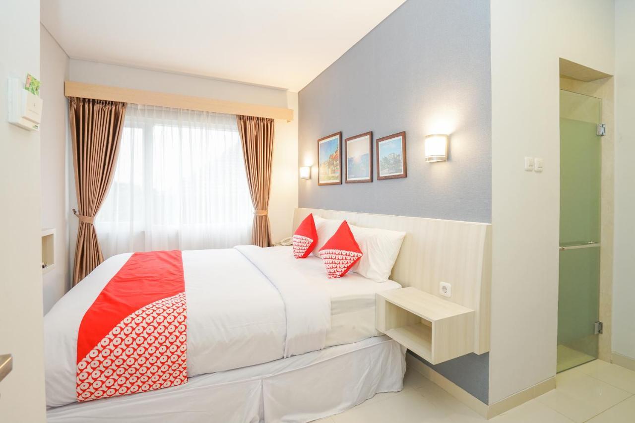 Oyo 272 M Suite Residence Malang Exterior foto