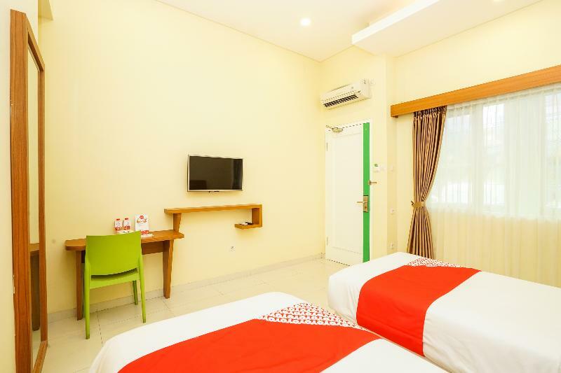 Oyo 272 M Suite Residence Malang Exterior foto