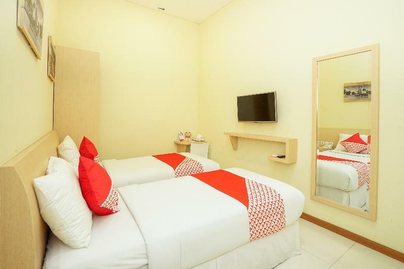 Oyo 272 M Suite Residence Malang Exterior foto